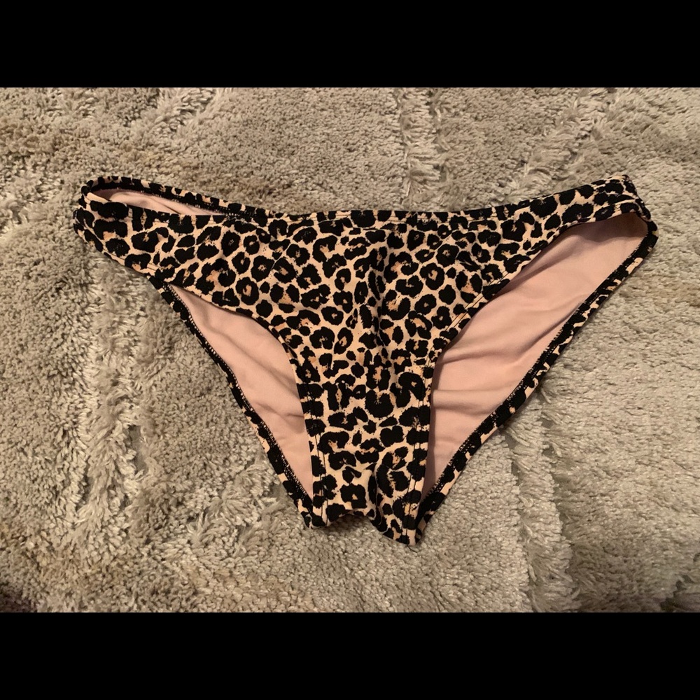 Cheeky bikini bottom